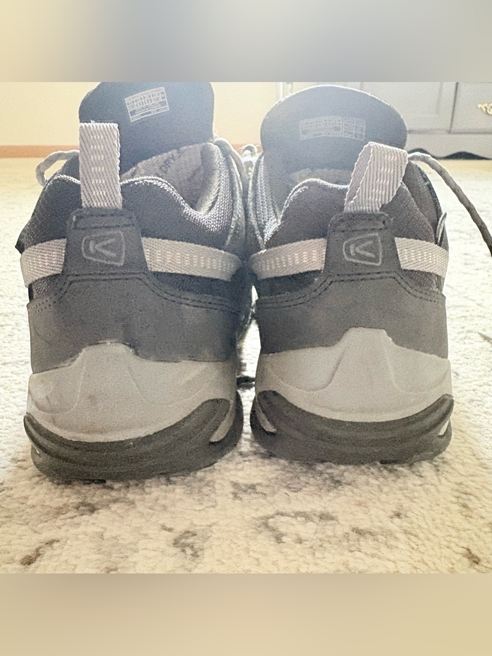 Keen Men's Black Gray Low-Cut Hiking Boots - Picture 5 of 6